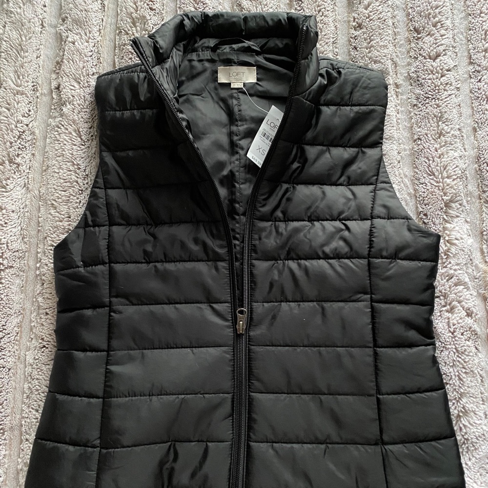 NWT❗️LOFT Black Puffer Vest - Picture 1 of 5